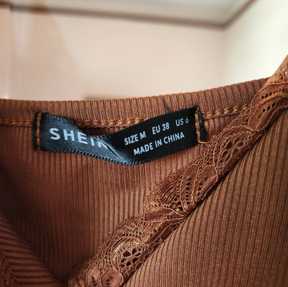 Crop top - Picture 2 of 3